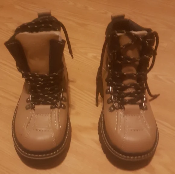 👢 Nevada "Maggie" Brown Leather Ankle-High Hiking Boots - Picture 2 of 8